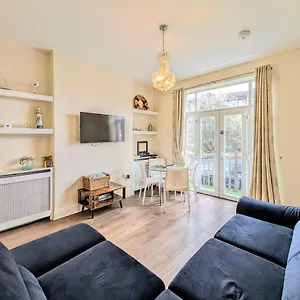 Town Centre House For 6 Guests Bournemouth